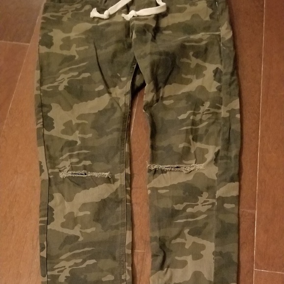 Fashion Nova Camo Joggers - Picture 4 of 4